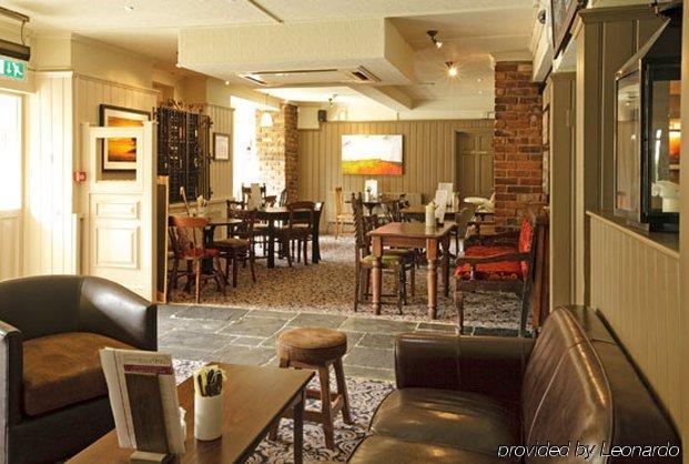 Raven Hotel By Greene King Inns 훅 레스토랑 사진